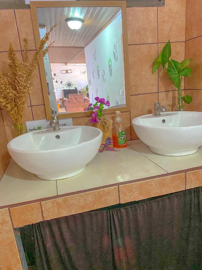 Bato'S Hostel Quepos Ngoại thất bức ảnh