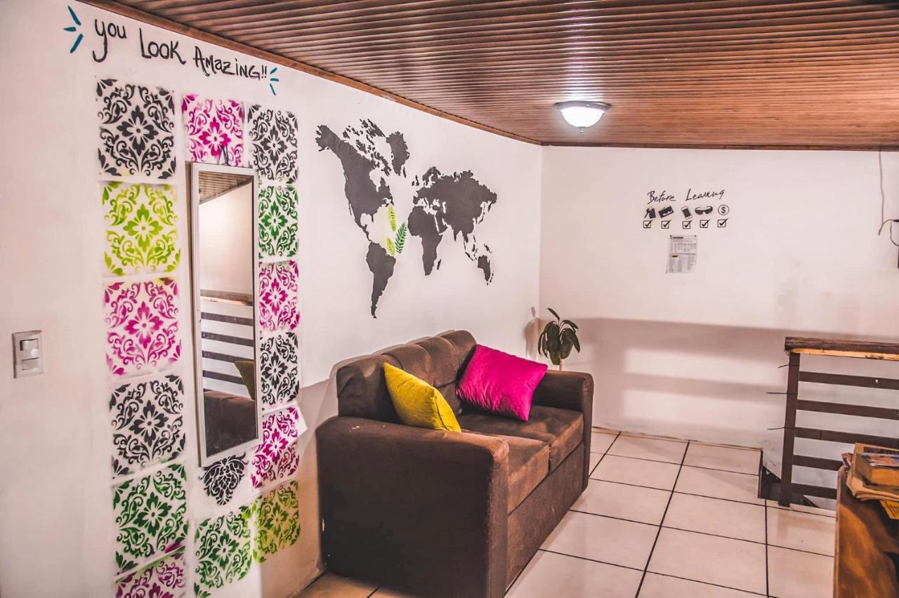 Bato'S Hostel Quepos Ngoại thất bức ảnh