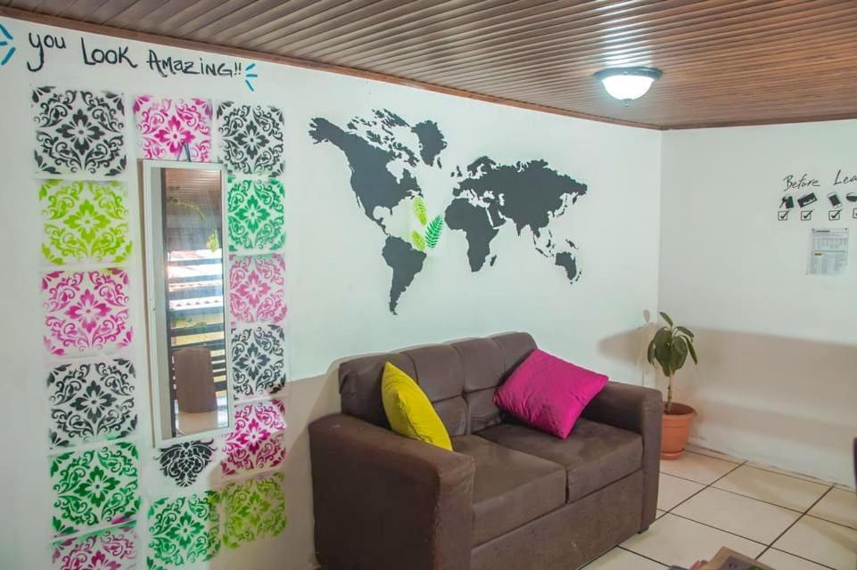 Bato'S Hostel Quepos Ngoại thất bức ảnh