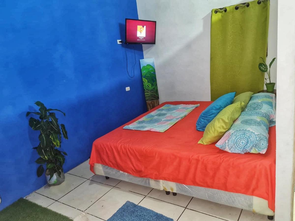 Bato'S Hostel Quepos Ngoại thất bức ảnh