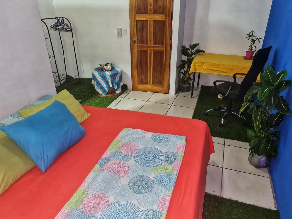 Bato'S Hostel Quepos Ngoại thất bức ảnh