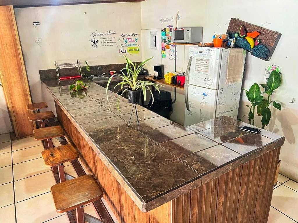 Bato'S Hostel Quepos Ngoại thất bức ảnh