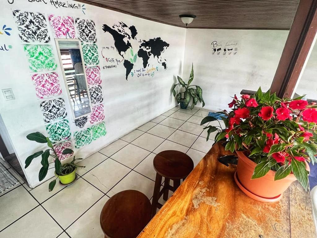 Bato'S Hostel Quepos Ngoại thất bức ảnh
