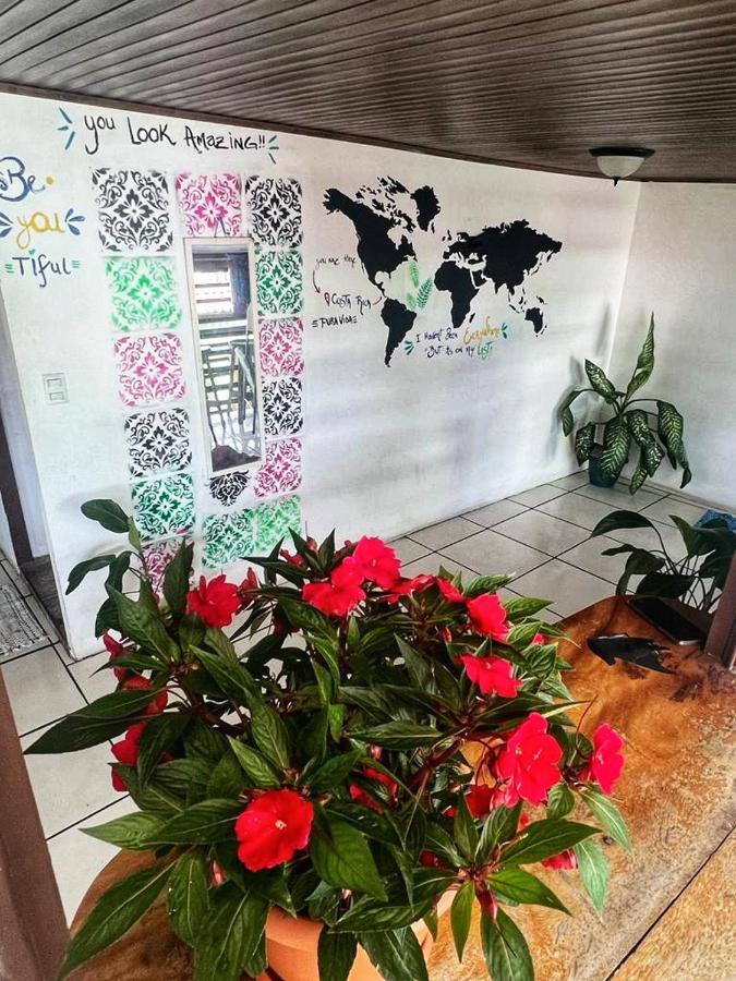 Bato'S Hostel Quepos Ngoại thất bức ảnh