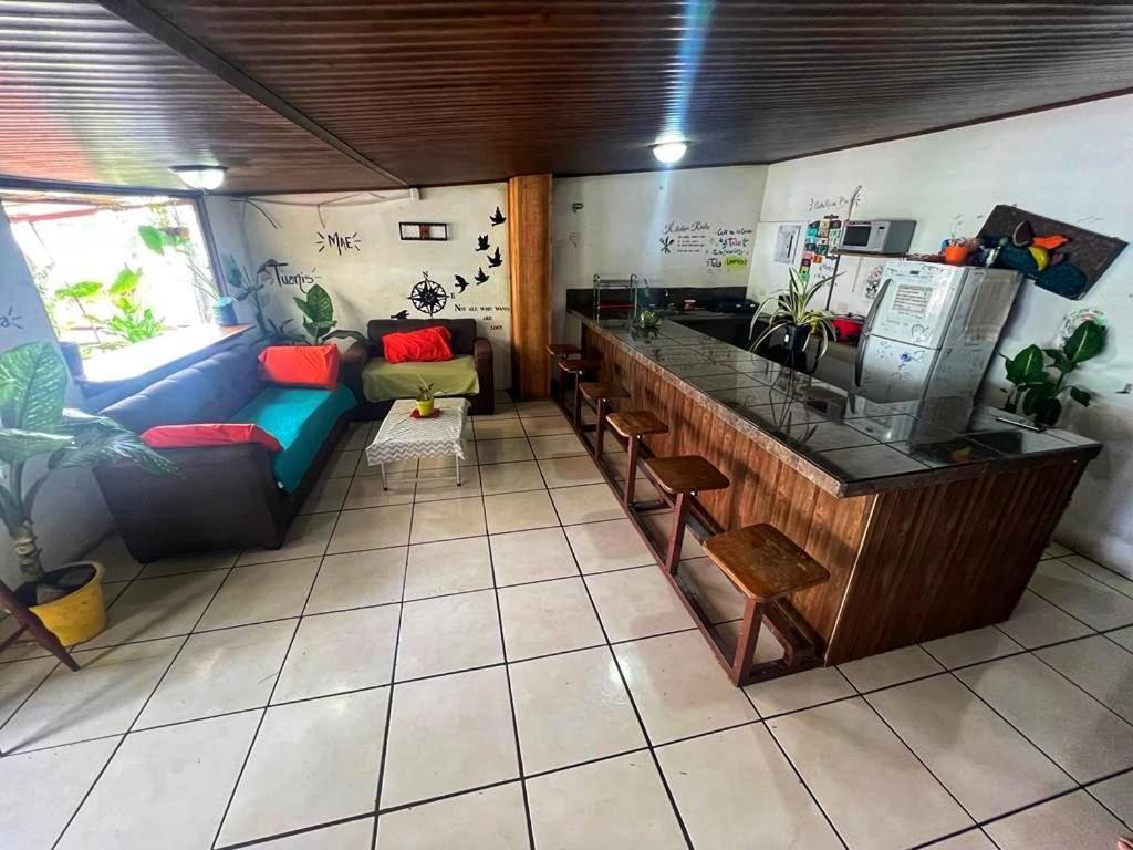 Bato'S Hostel Quepos Ngoại thất bức ảnh