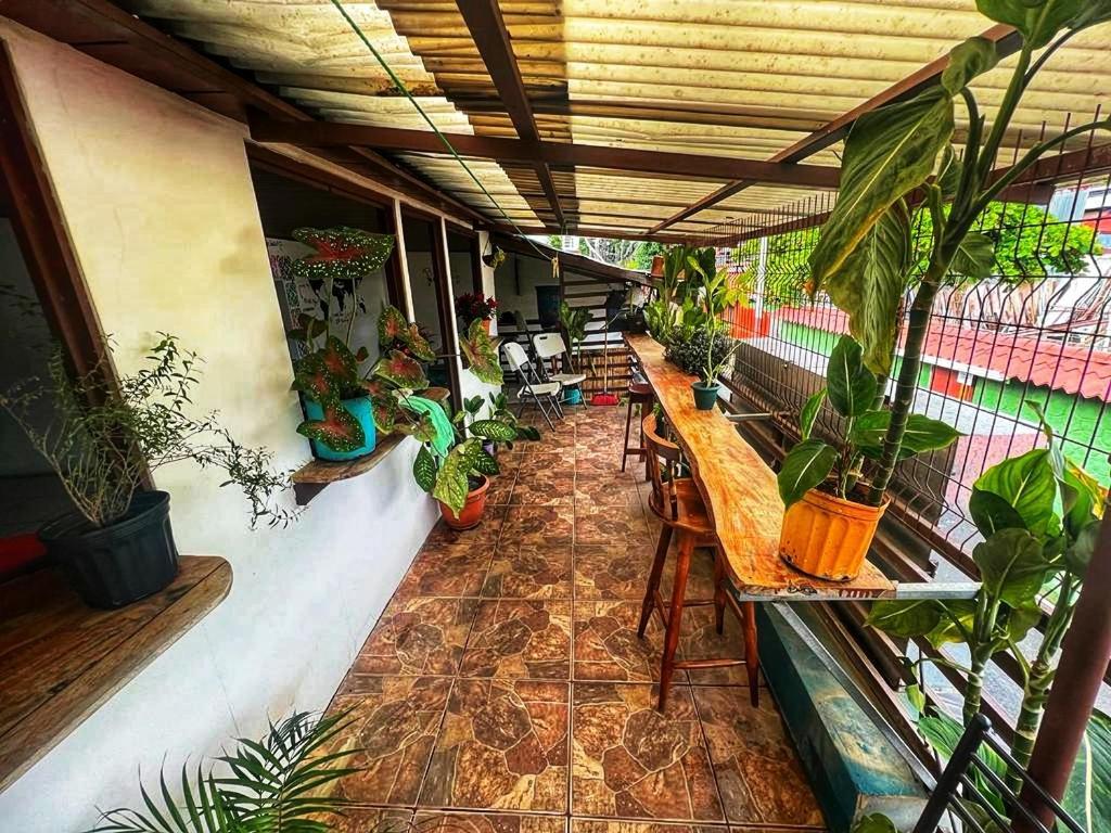 Bato'S Hostel Quepos Ngoại thất bức ảnh