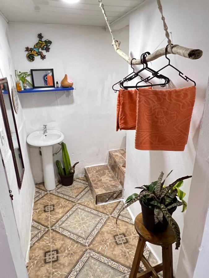 Bato'S Hostel Quepos Ngoại thất bức ảnh